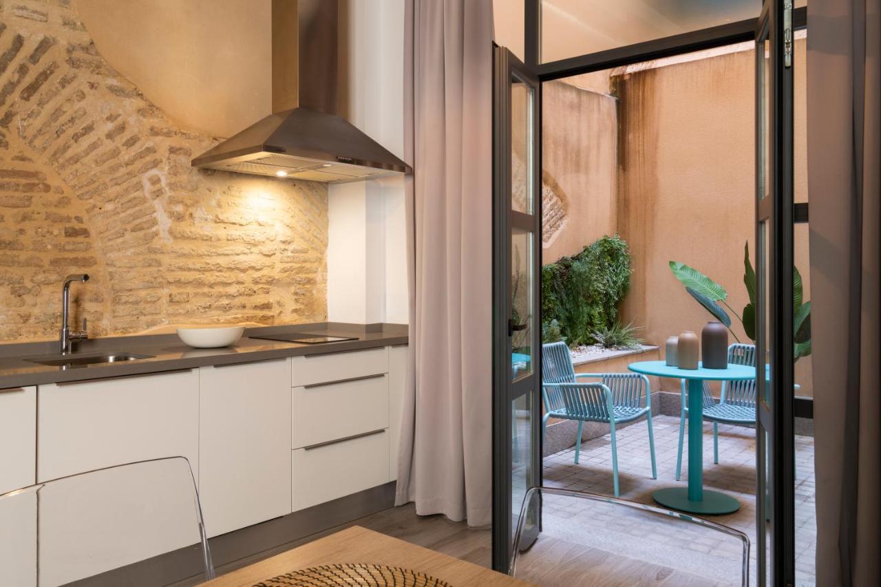 Suites Maestranza - Herreria By Magno Apartments Севиля Екстериор снимка