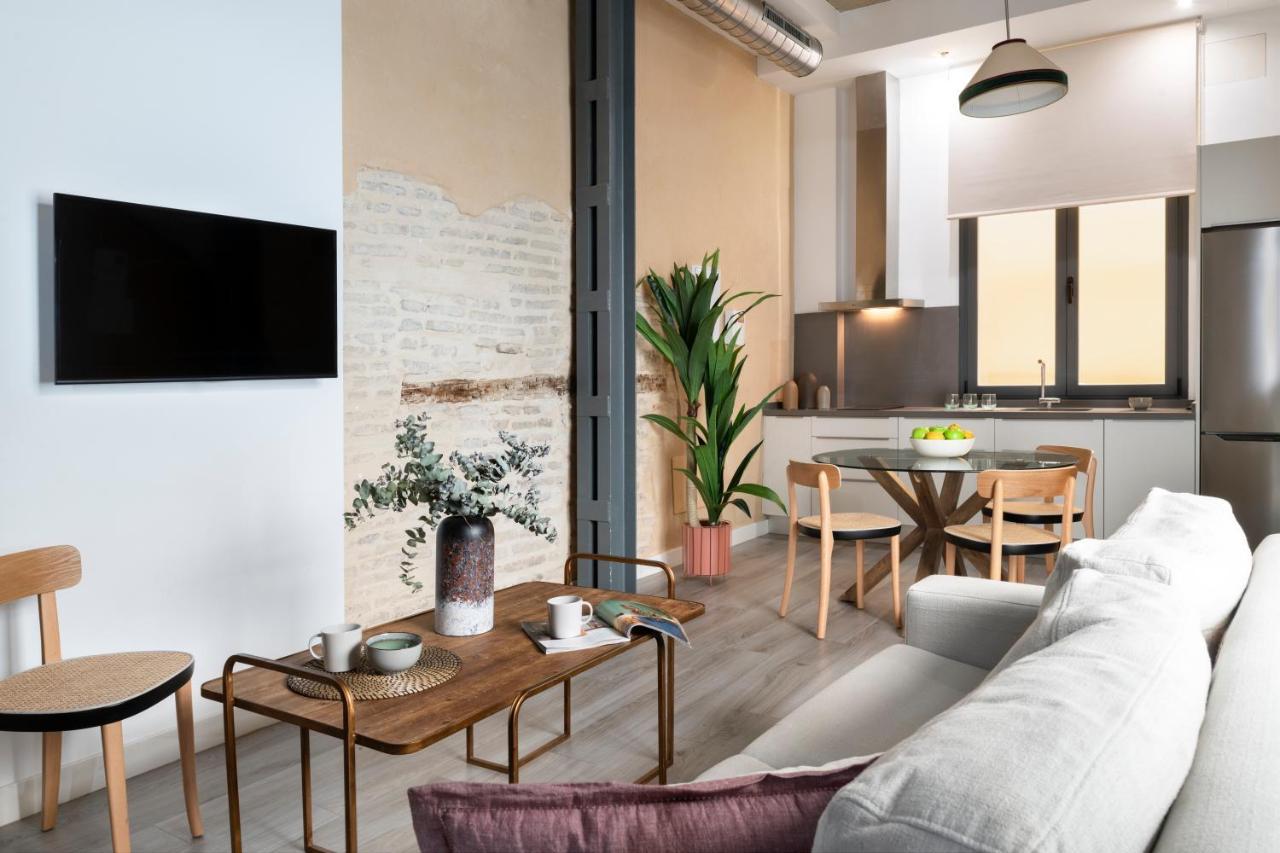 Suites Maestranza - Herreria By Magno Apartments Севиля Екстериор снимка