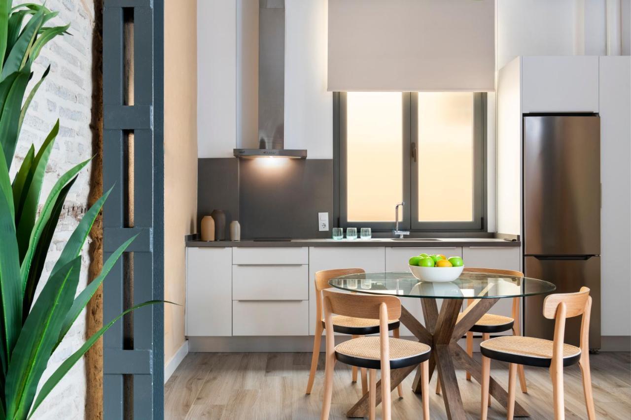 Suites Maestranza - Herreria By Magno Apartments Севиля Екстериор снимка