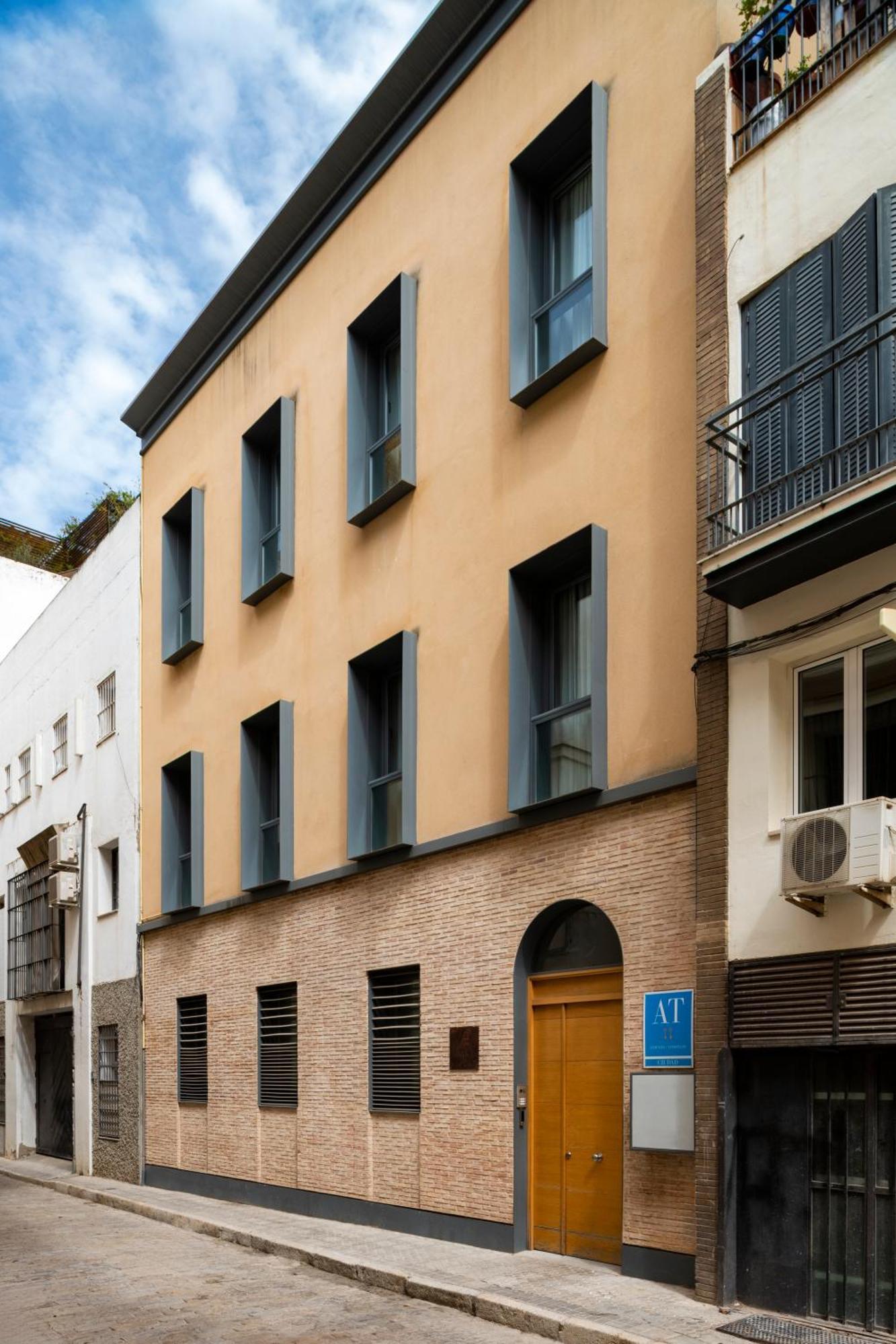 Suites Maestranza - Herreria By Magno Apartments Севиля Екстериор снимка