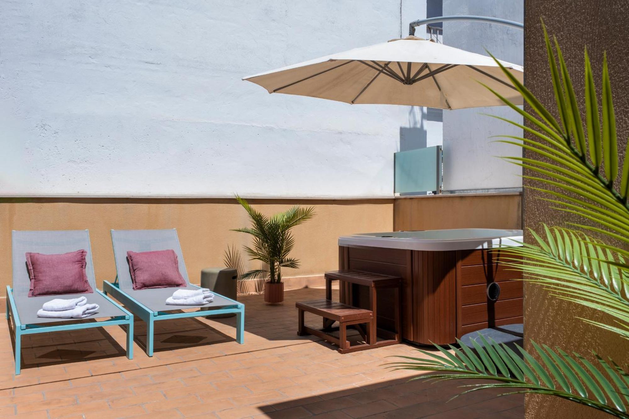 Suites Maestranza - Herreria By Magno Apartments Севиля Екстериор снимка