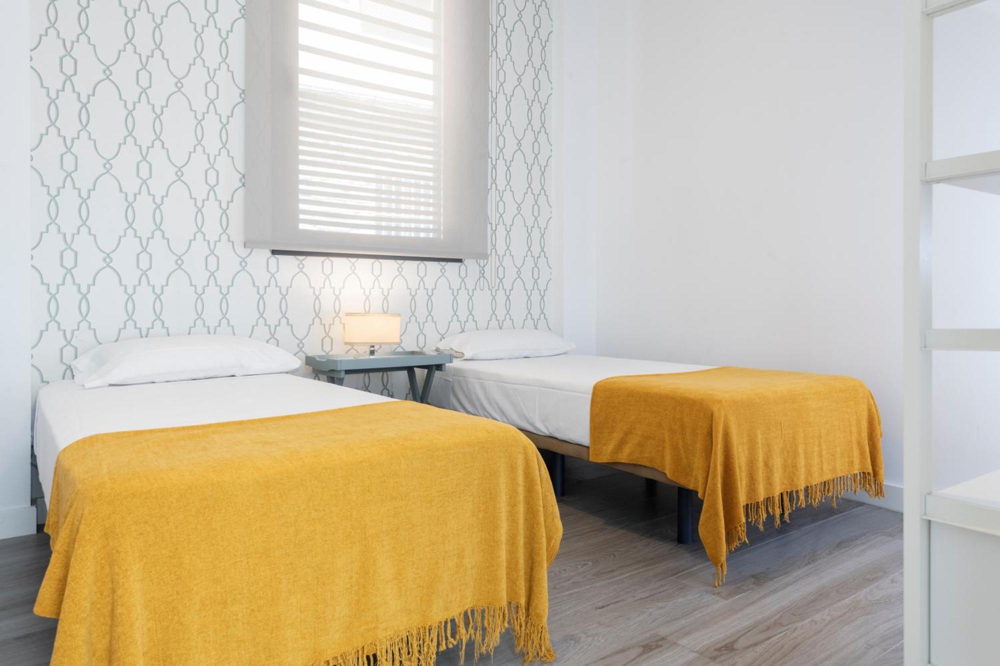 Suites Maestranza - Herreria By Magno Apartments Севиля Екстериор снимка