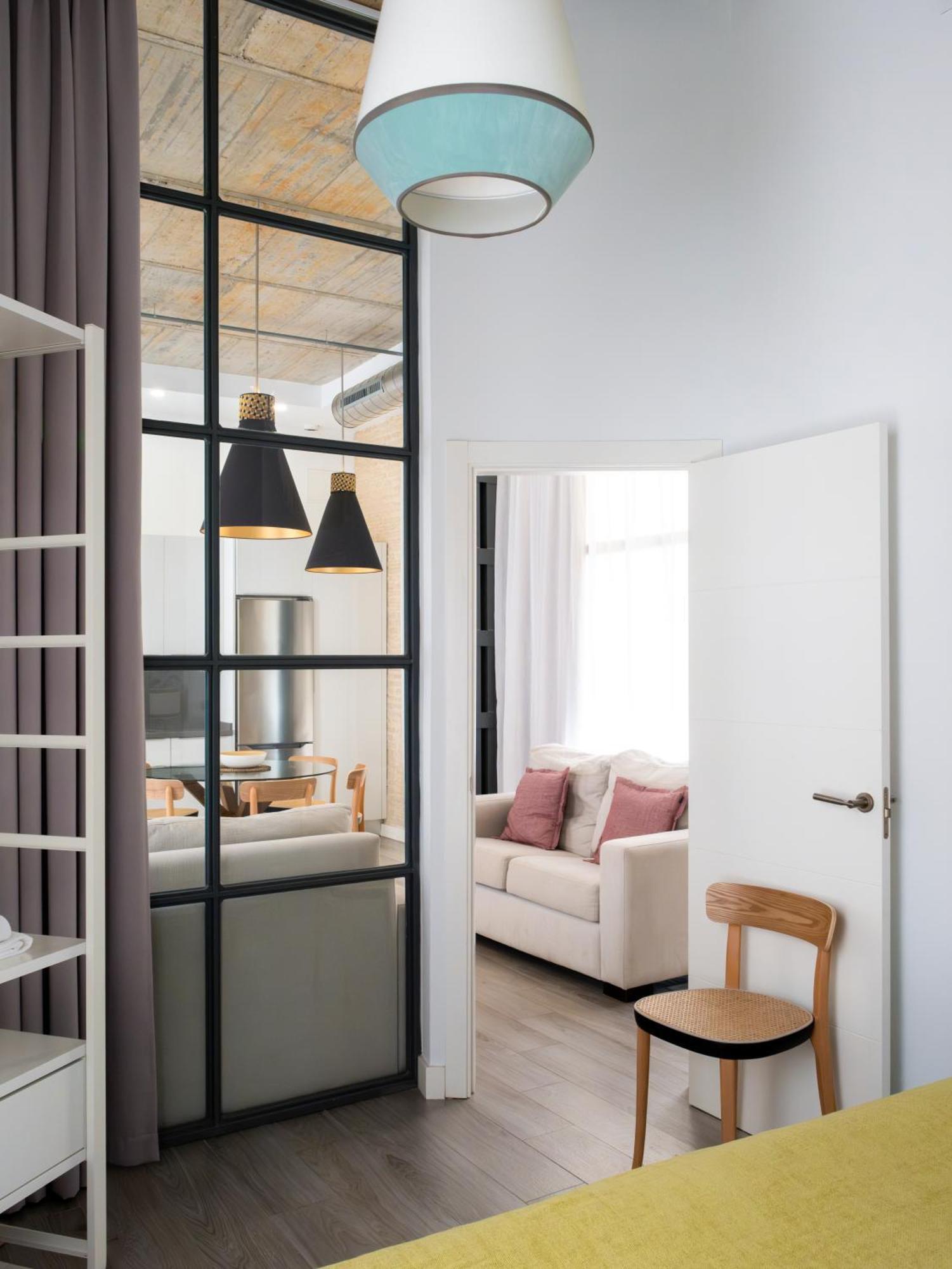 Suites Maestranza - Herreria By Magno Apartments Севиля Екстериор снимка