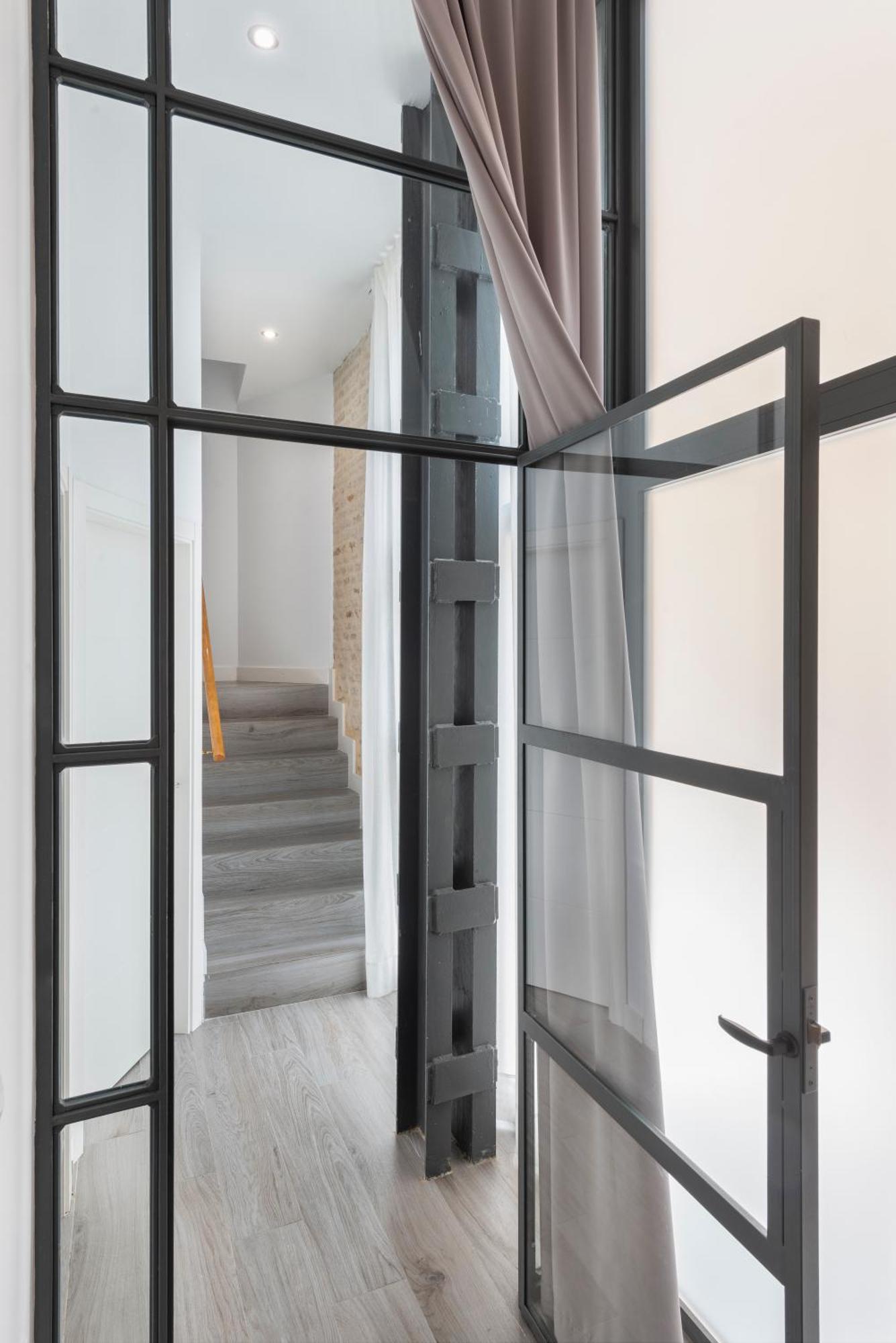 Suites Maestranza - Herreria By Magno Apartments Севиля Стая снимка